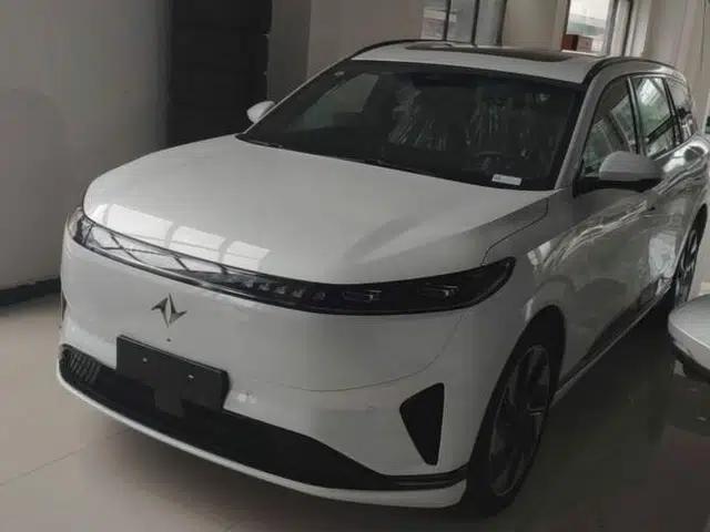 Dongfeng eπ eπ008 2025 210 Ultra Range-Extended Version 6 Seats