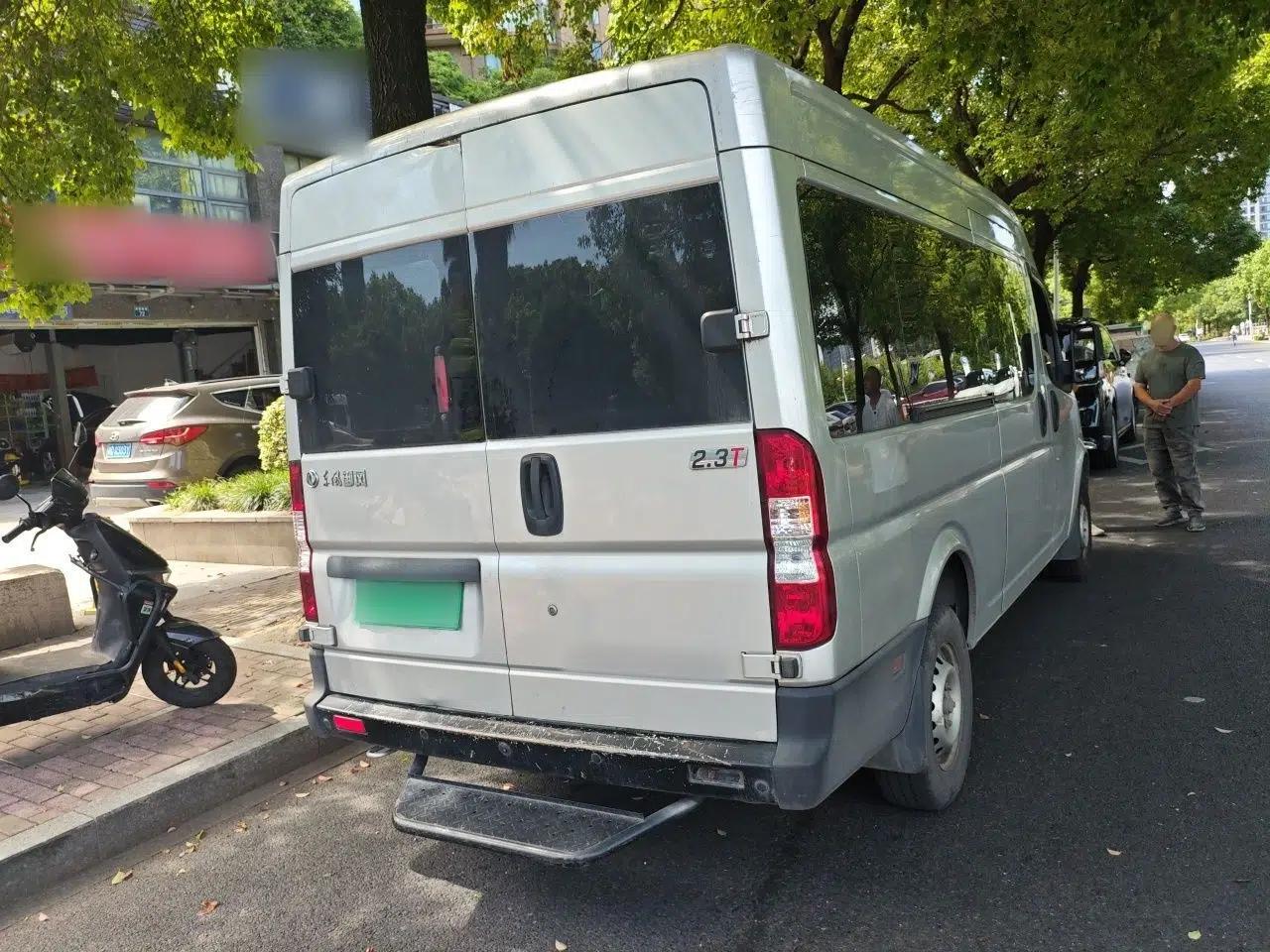 Dongfeng Yufeng 2021 2.3T V9 Logistics Vehicle Long Wheelbase Mid-Roof Design 6-9 Seats China V Emission Standard WP2.3 — миниатюра 6