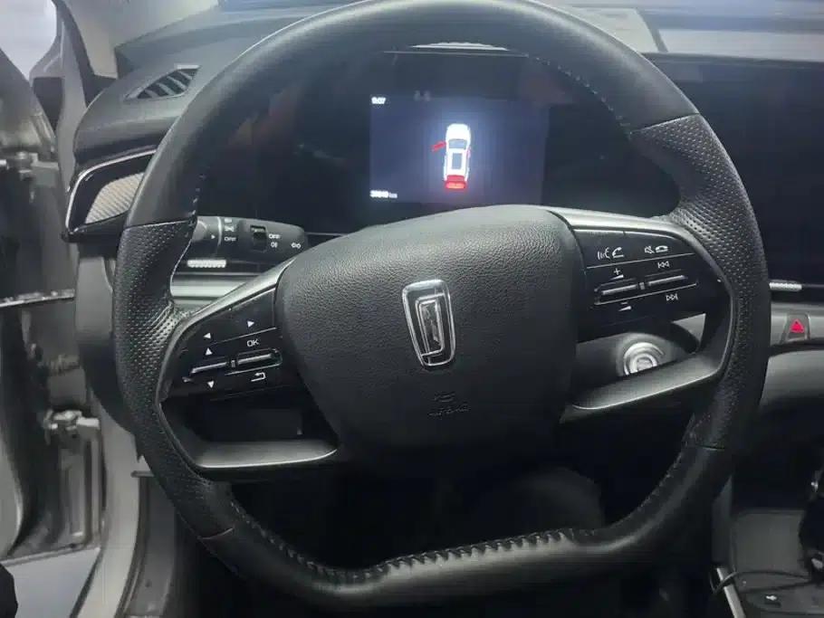 Bestune T55 2022 1.5T Automatic Leap Forward Edition — миниатюра 14