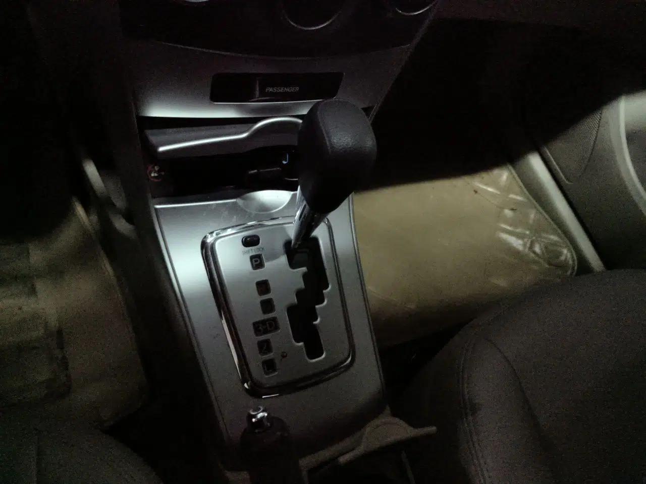 Toyota Corolla 2011 1.6L Automatic GL — миниатюра 14