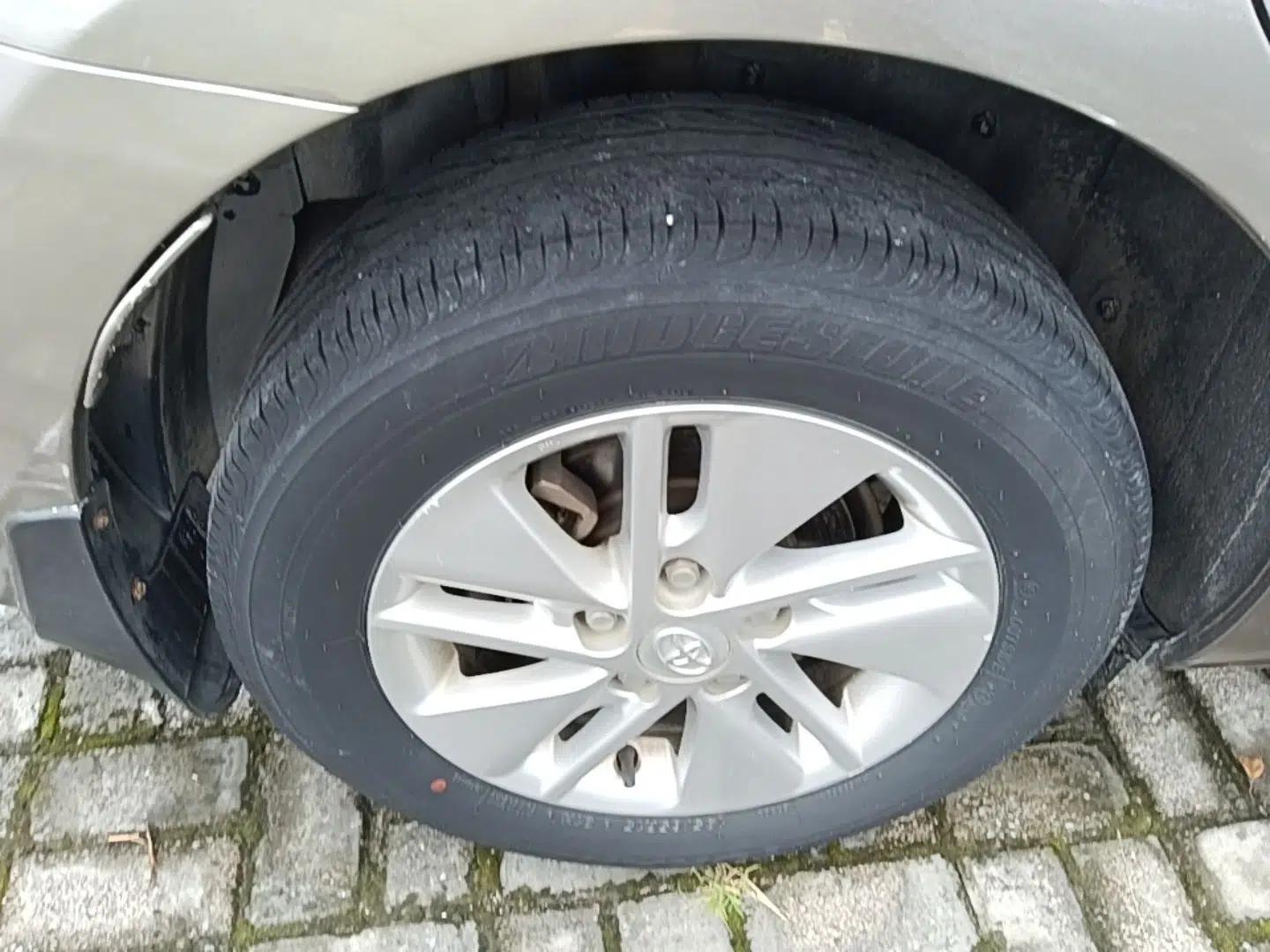 Toyota Corolla 2014 1.6L CVT GL-i — миниатюра 16