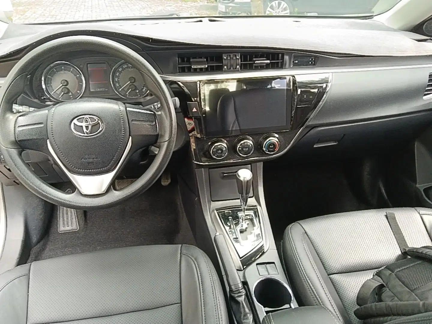 Toyota Corolla 2014 1.6L CVT GL-i — миниатюра 17
