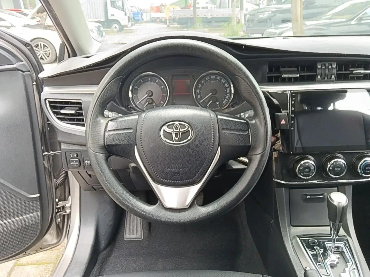 Toyota Corolla 2014 1.6L CVT GL-i — миниатюра 18