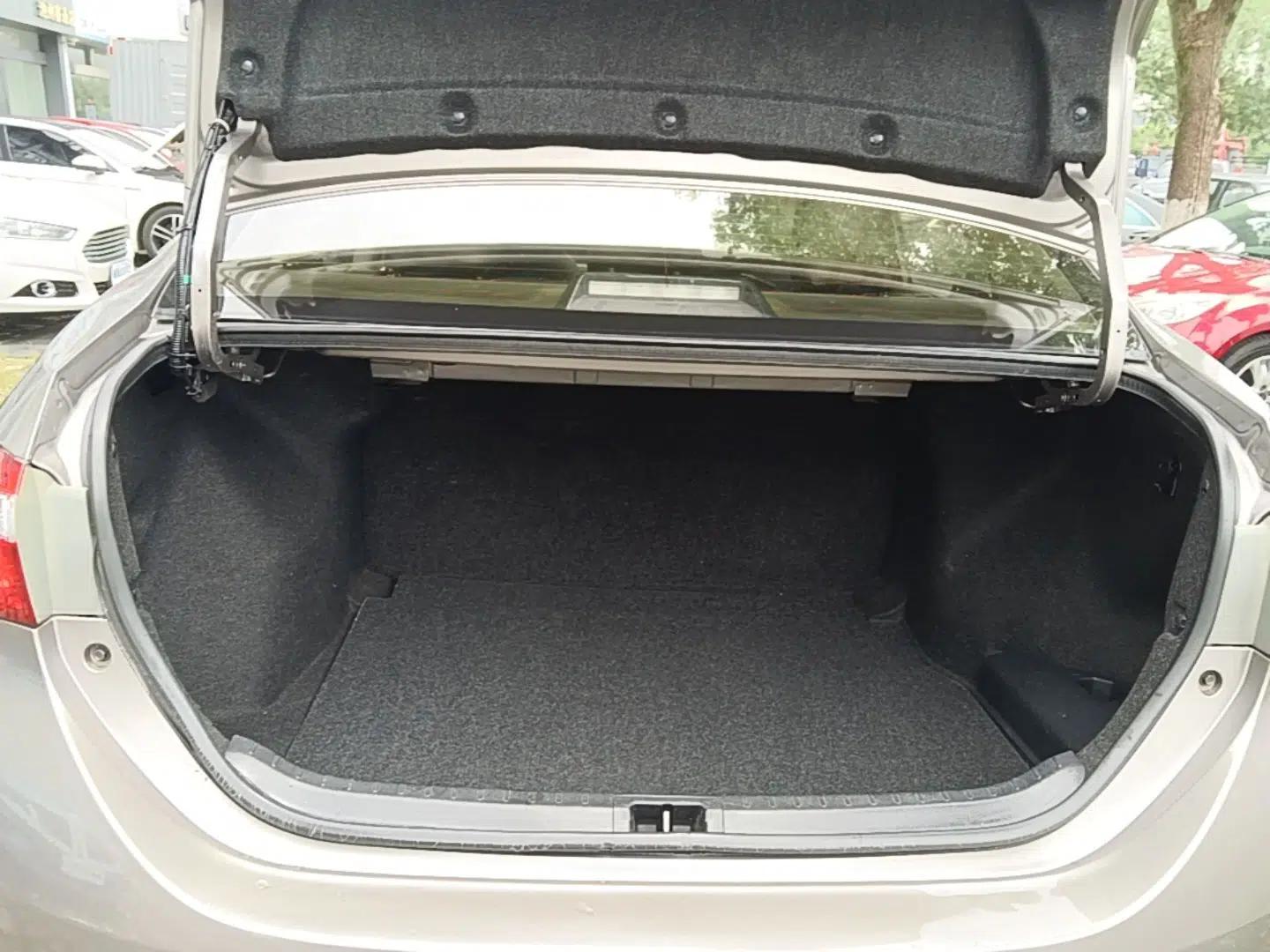 Toyota Corolla 2014 1.6L CVT GL-i — миниатюра 27