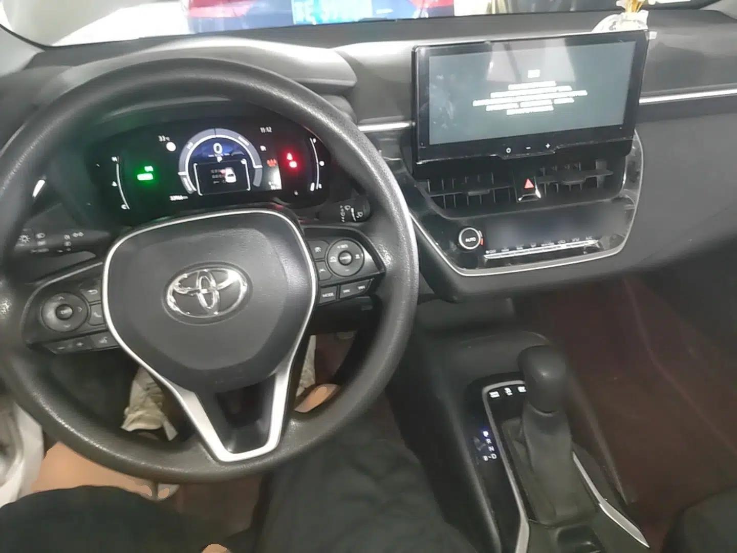 Toyota Corolla 2023 1.8L Smart Electric Hybrid Dual-Motor Pioneer Edition — миниатюра 12