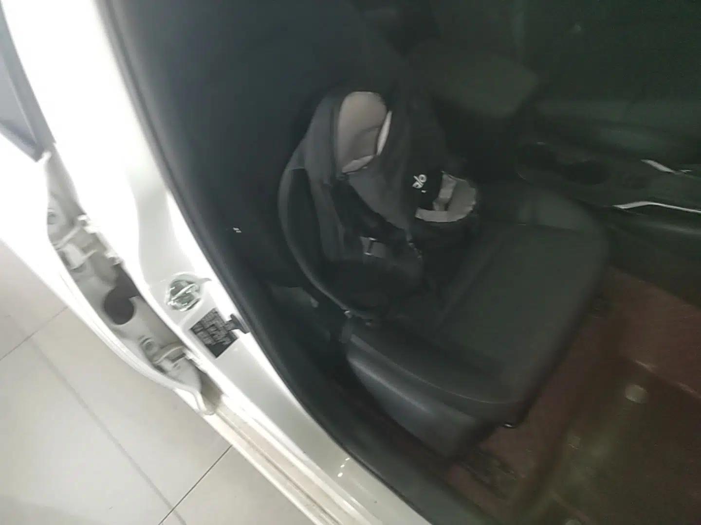 Toyota Corolla 2023 1.8L Smart Electric Hybrid Dual-Motor Pioneer Edition — миниатюра 19