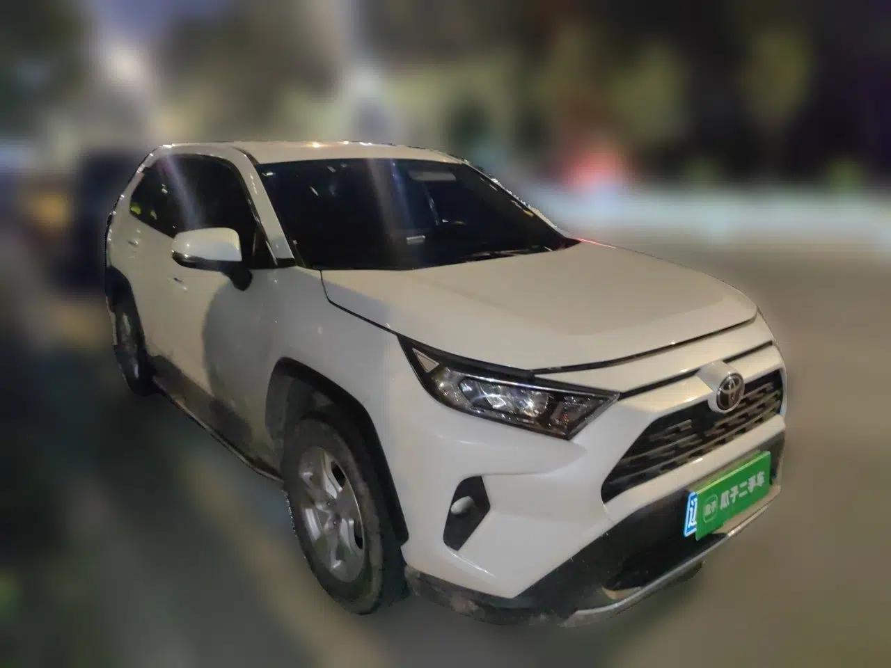 Toyota RAV4 2020 2.0L CVT Two-Wheel Drive Urban Edition — миниатюра 3