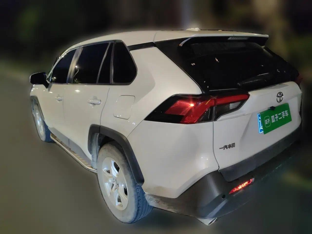 Toyota RAV4 2020 2.0L CVT Two-Wheel Drive Urban Edition — миниатюра 4