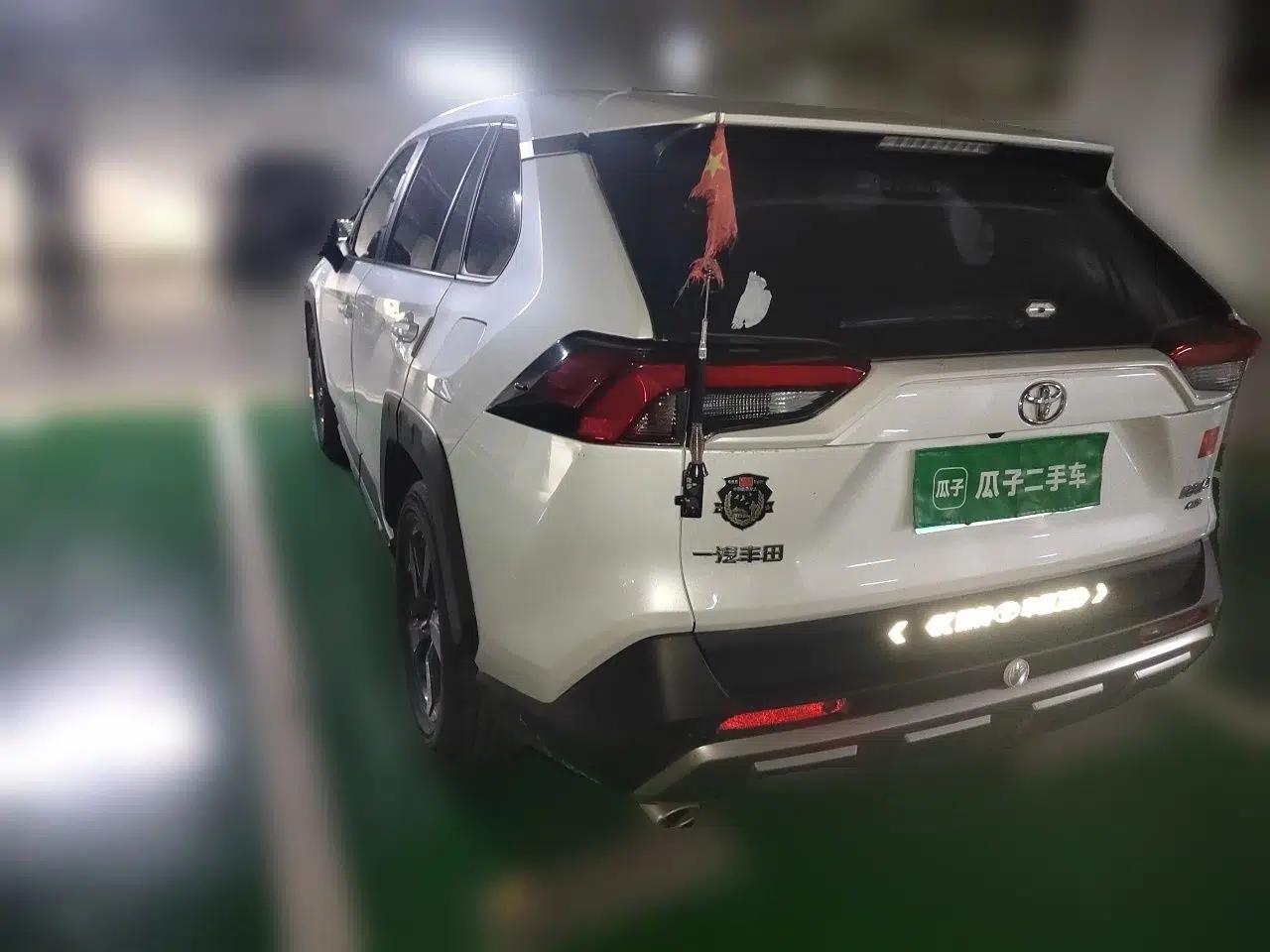 Toyota RAV4 2022 2.0L CVT 4x4 Style Plus Edition — миниатюра 4