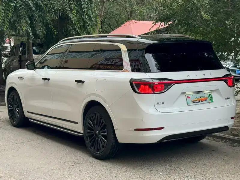 Wenjie M9 2024 Ultra Range Extended 6-Seater — миниатюра 4