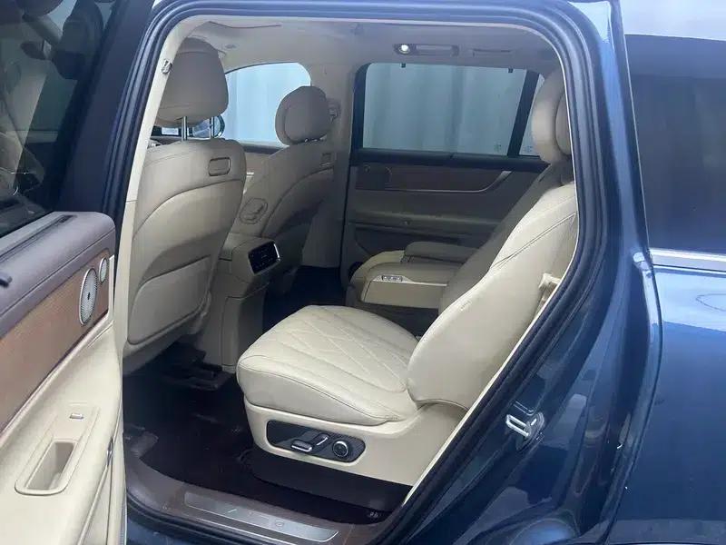 Wenjie M9 2024 Ultra Range Extended 6-Seater — миниатюра 17