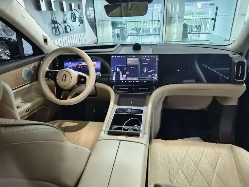 Wenjie M9 2024 Ultra Range Extended 6-Seater — миниатюра 6