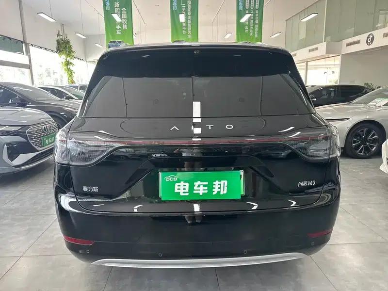 Wenjie M9 2024 Ultra Range Extended 6-Seater — миниатюра 5