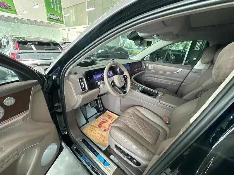 Wenjie M9 2024 Ultra Range Extended 6-Seater — миниатюра 8