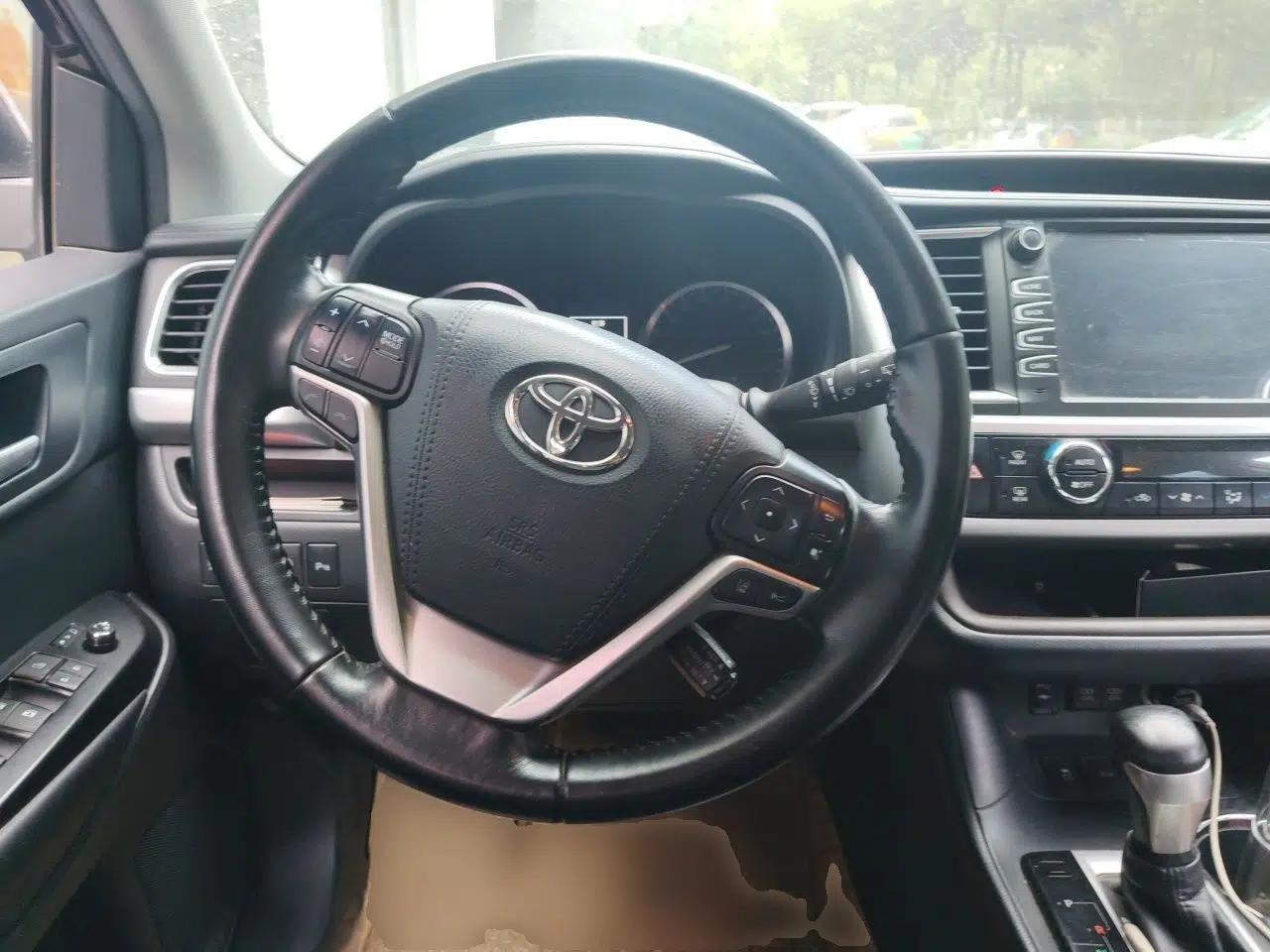 Toyota Highlander 2018 2.0T Four-Wheel Drive Luxury Version 7 Seats China VI Standard — миниатюра 10