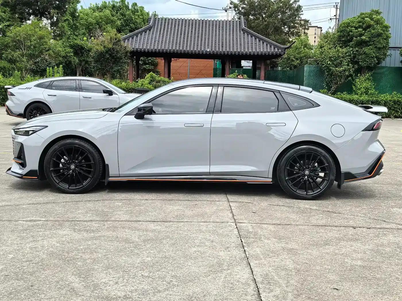 Changan UNI-V 2025 1.5T 500Bar High-Performance Sport Edition — миниатюра 4