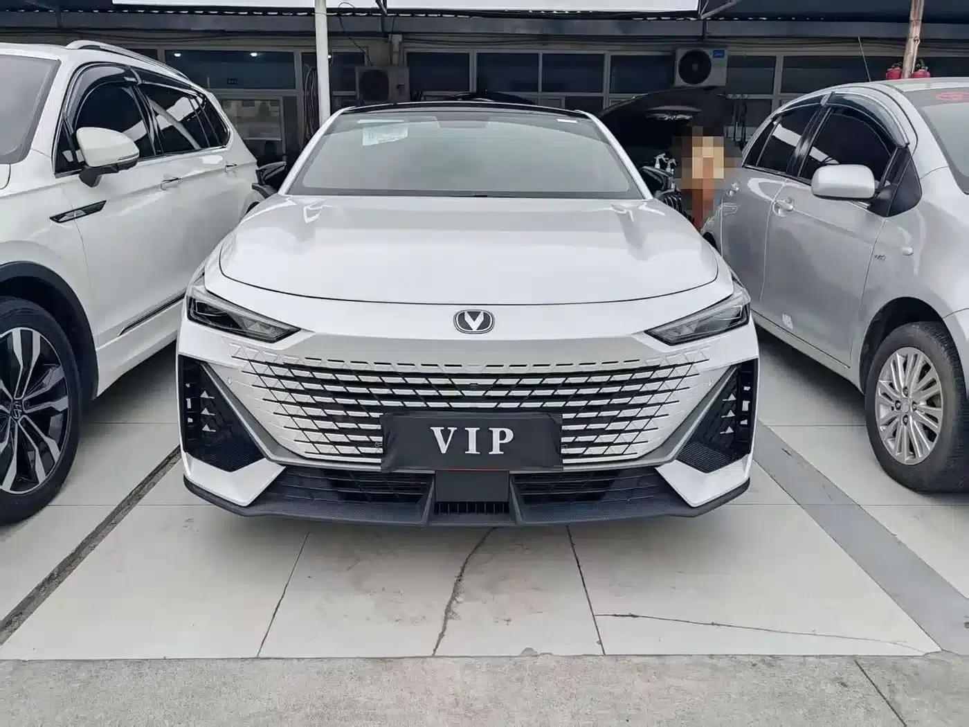 Changan UNI-V 2022 1.5T Premium Edition — миниатюра 2