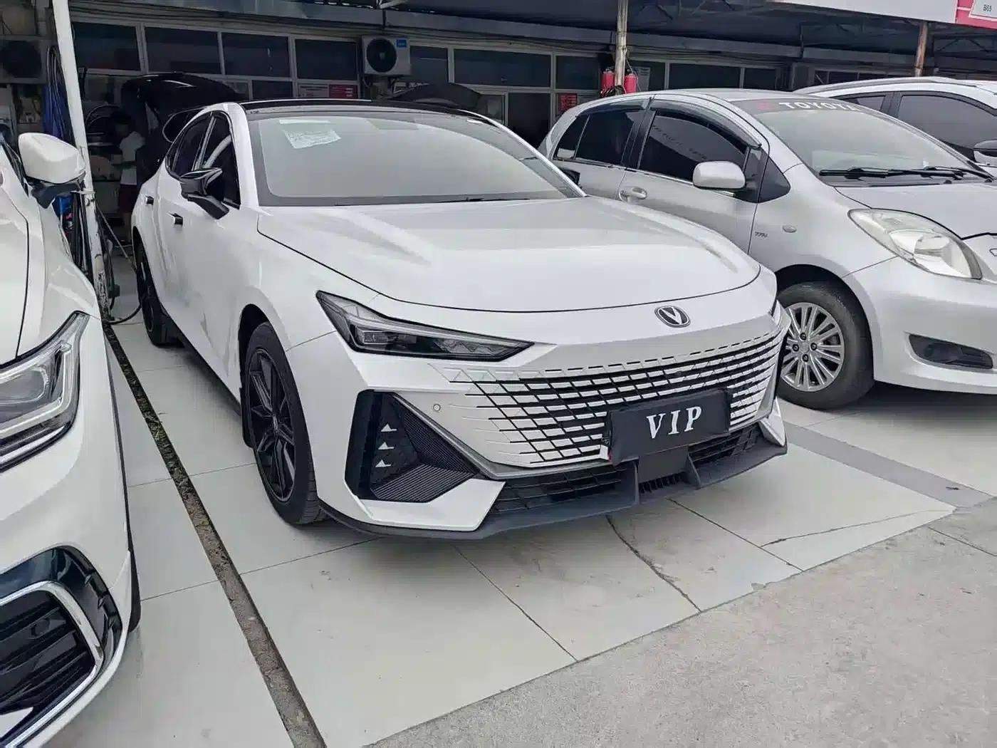 Changan UNI-V 2022 1.5T Premium Edition — миниатюра 3