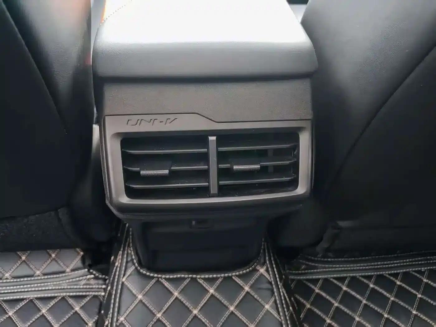 Changan UNI-V 2022 1.5T Premium Edition — миниатюра 8