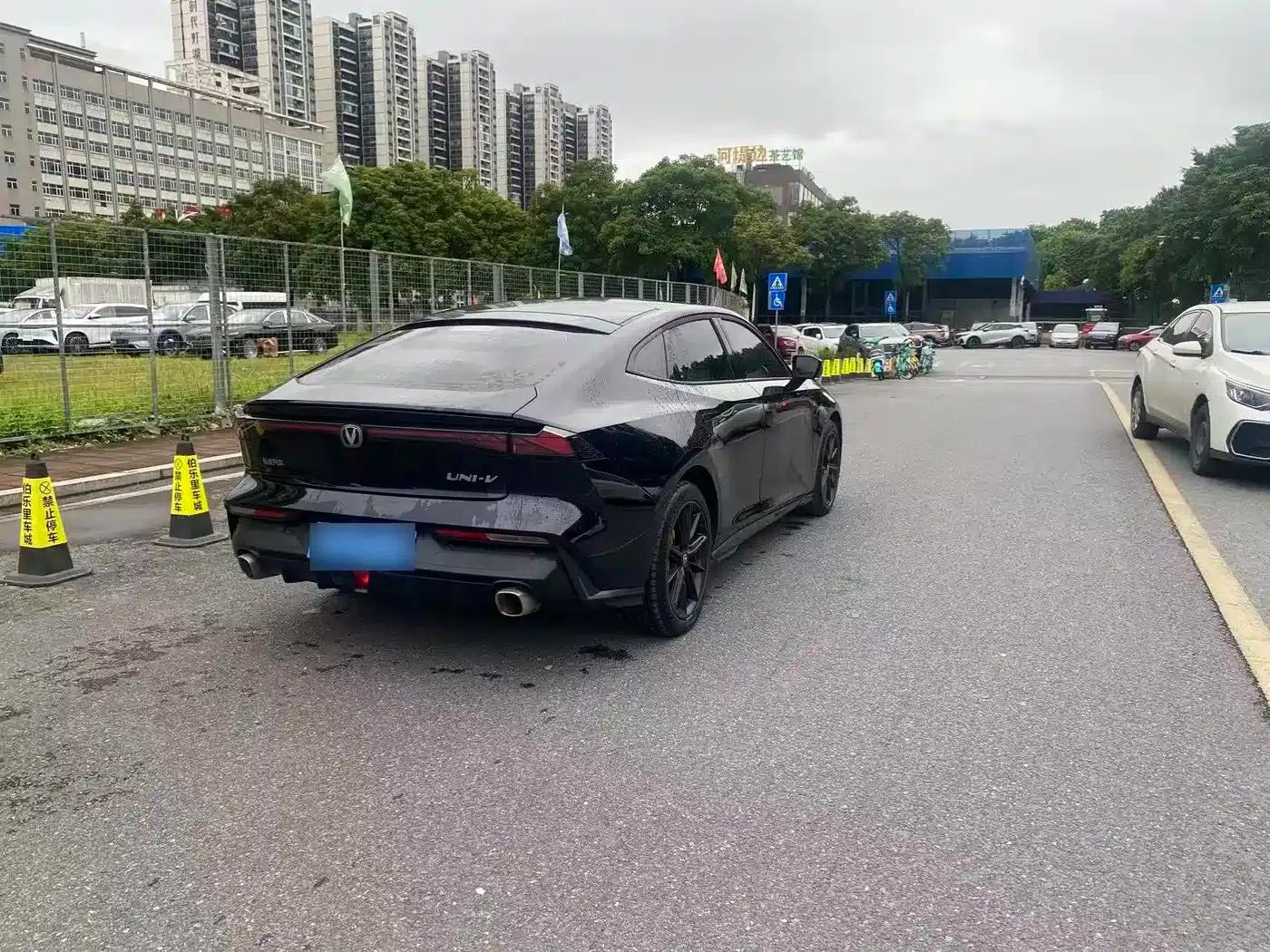 Changan UNI-V 2022 1.5T Premium Edition — миниатюра 4