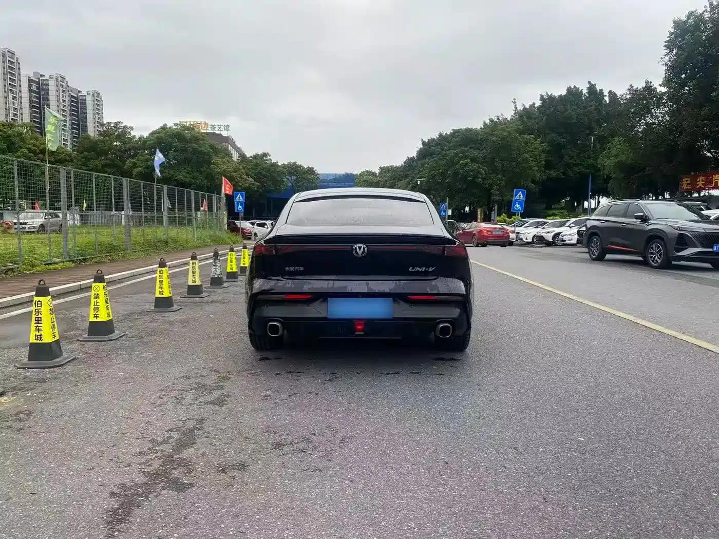 Changan UNI-V 2022 1.5T Premium Edition — миниатюра 5