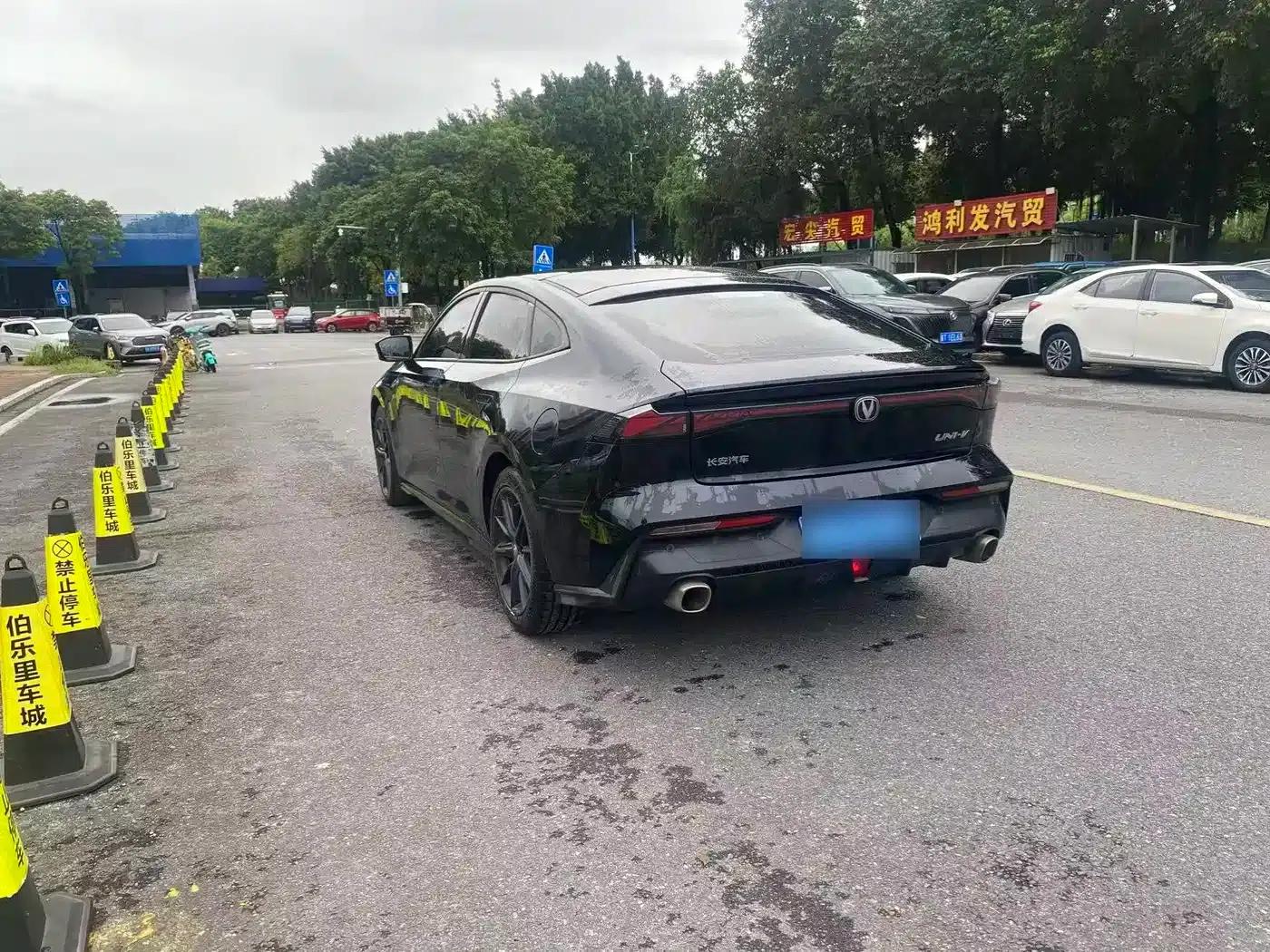 Changan UNI-V 2022 1.5T Premium Edition — миниатюра 6