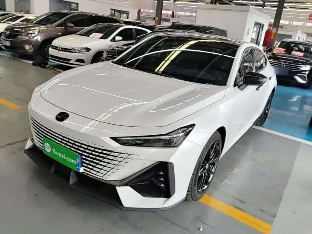 Changan UNI-V 2024 1.5T High-Performance Edition — миниатюра 1
