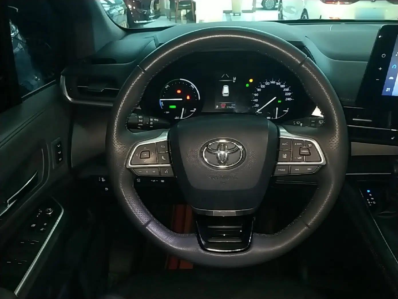 Toyota Granvia 2023 2.5L Hybrid Prestige VIP Edition — миниатюра 18