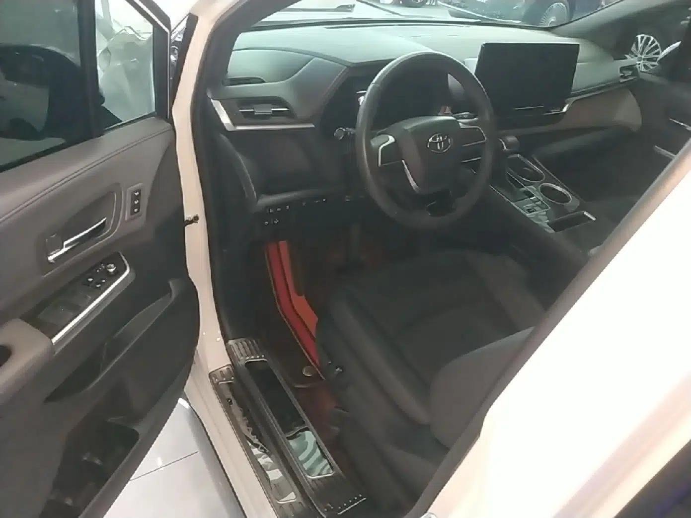 Toyota Granvia 2023 2.5L Hybrid Prestige VIP Edition — миниатюра 23