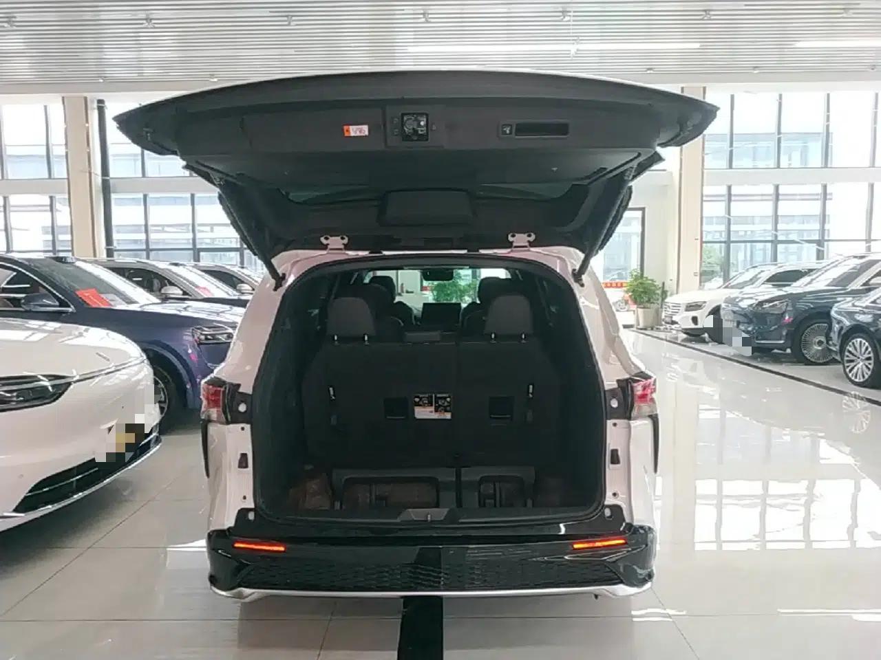 Toyota Granvia 2023 2.5L Hybrid Prestige VIP Edition — миниатюра 27