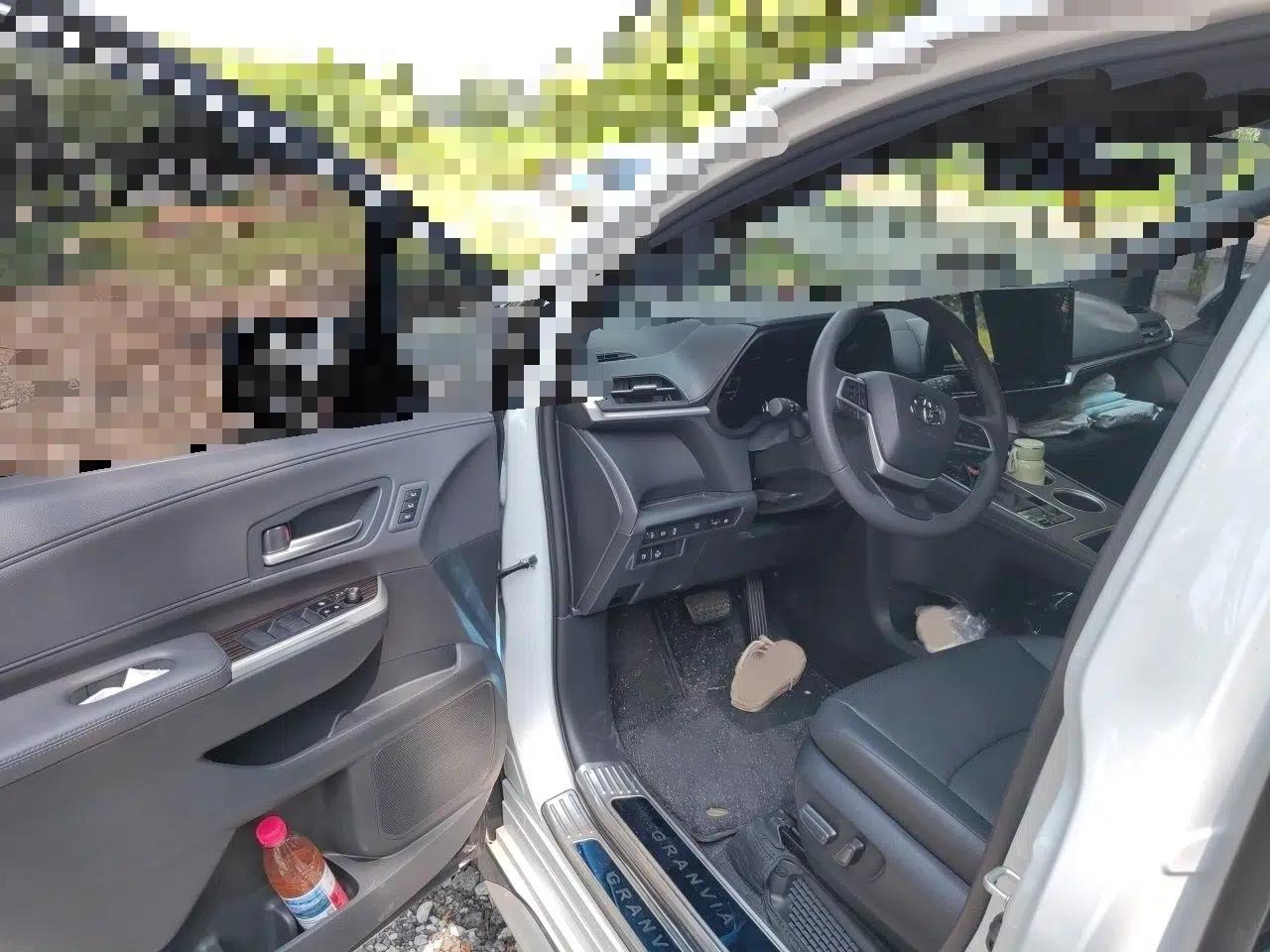 Toyota Granvia 2024 2.5L Hybrid Prestige PLUS Four-Wheel Drive Version — миниатюра 19