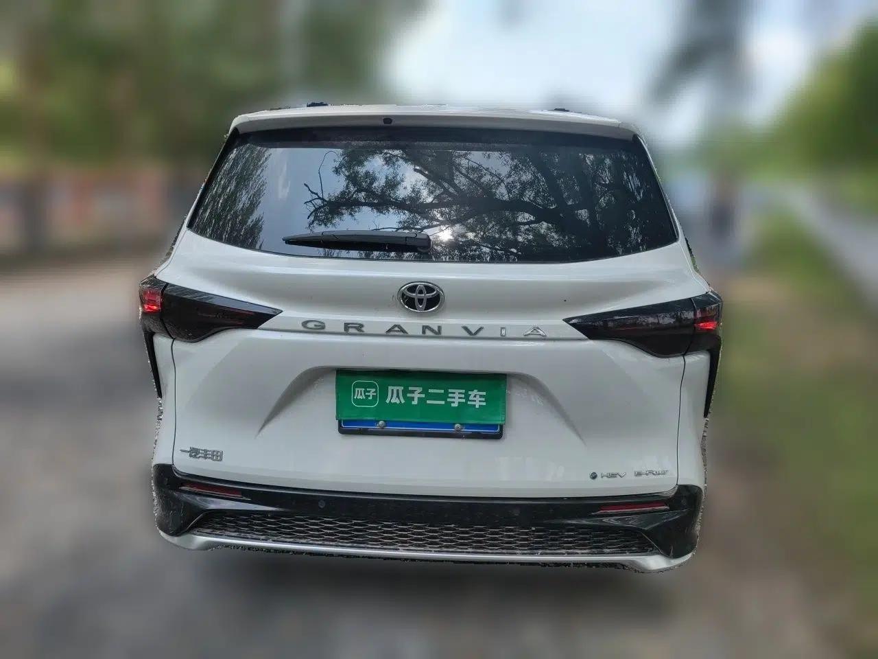 Toyota Granvia 2024 2.5L Hybrid Prestige PLUS Four-Wheel Drive Version — миниатюра 5