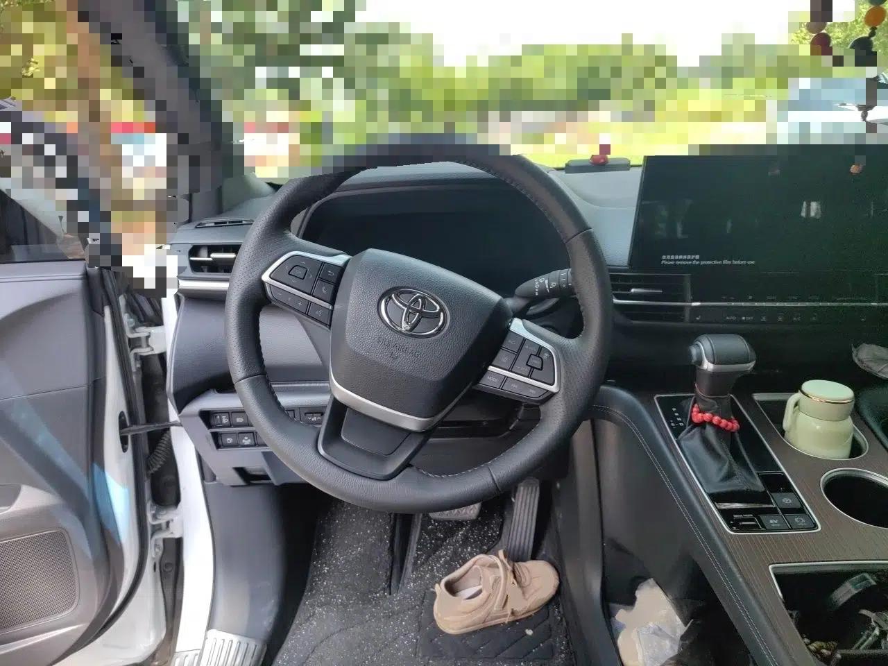 Toyota Granvia 2024 2.5L Hybrid Prestige PLUS Four-Wheel Drive Version — миниатюра 9