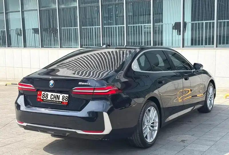 2024 BMW 5 Series 525Li Luxury Package — миниатюра 3