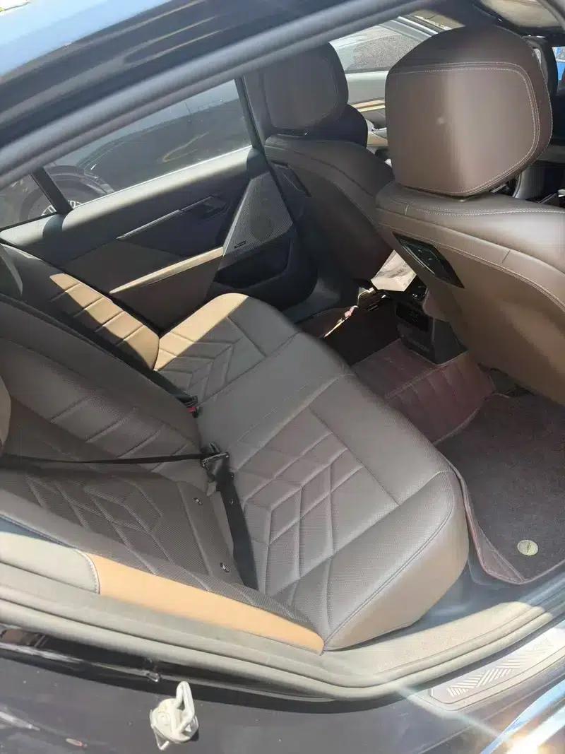 2024 BMW 5 Series 525Li Luxury Package — миниатюра 4