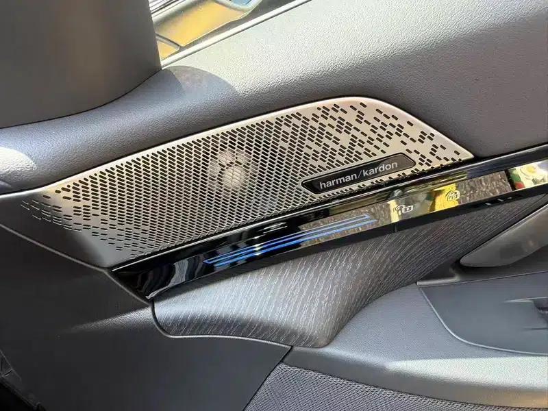 2024 BMW 5 Series 525Li Luxury Package — миниатюра 5