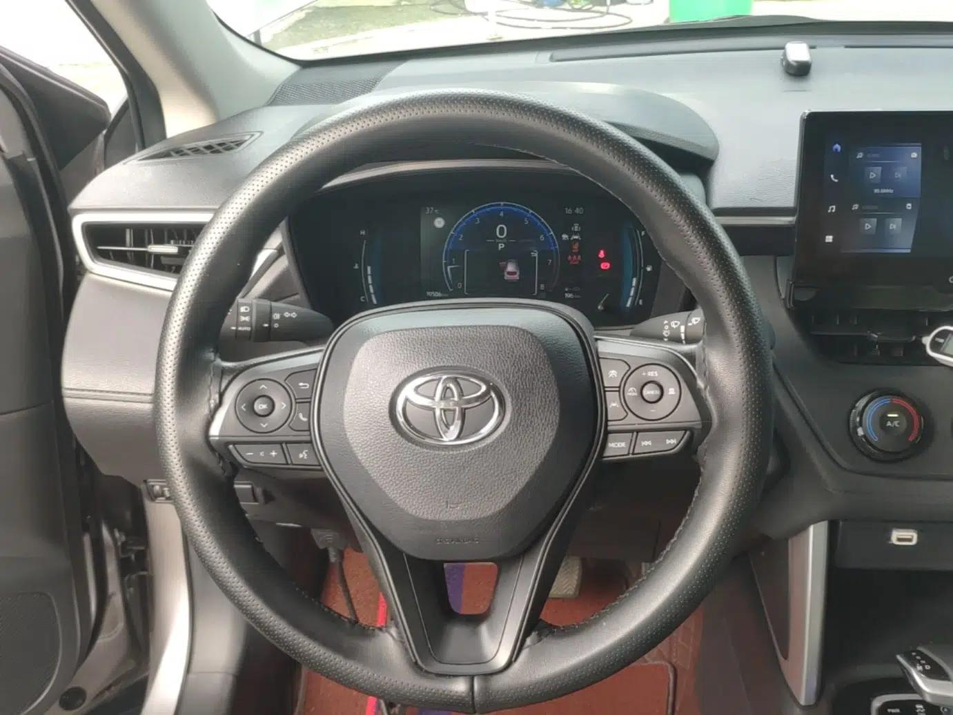 Toyota Corolla Cross 2024 2.0L Pioneer Edition — миниатюра 13