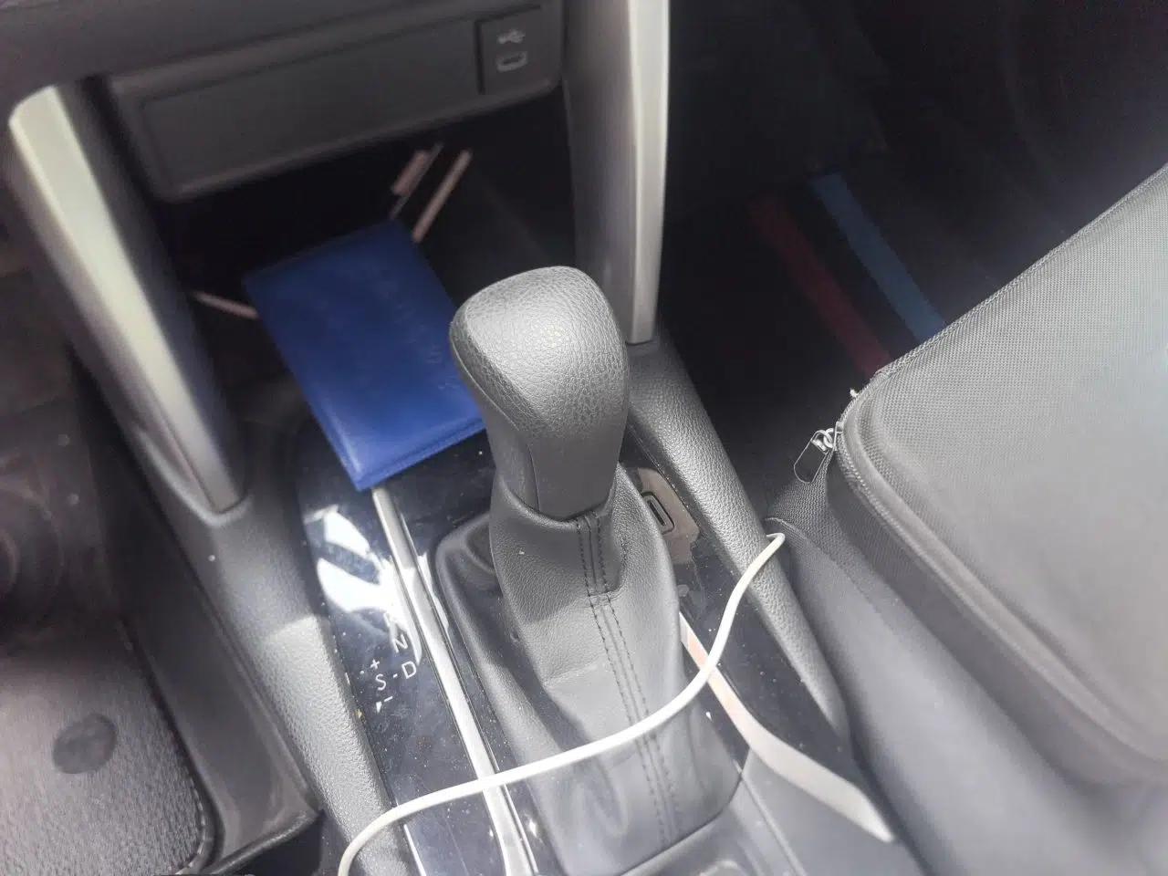 Toyota Corolla Cross 2024 2.0L Smart Electric Hybrid Dual-Engine Pioneer Edition — миниатюра 14