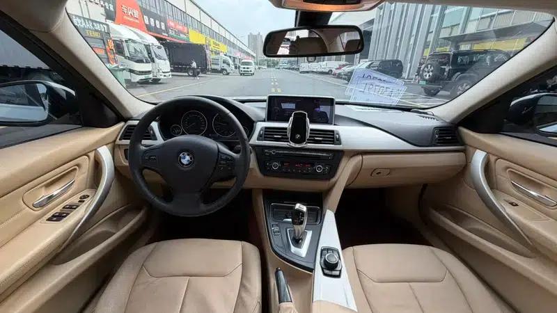 2014 BMW 3 Series 320i Fashion Edition — миниатюра 12
