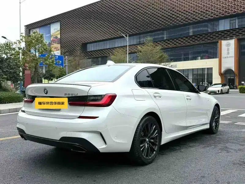 2022 BMW 3 Series 325Li M Sport Shadow Edition — миниатюра 6