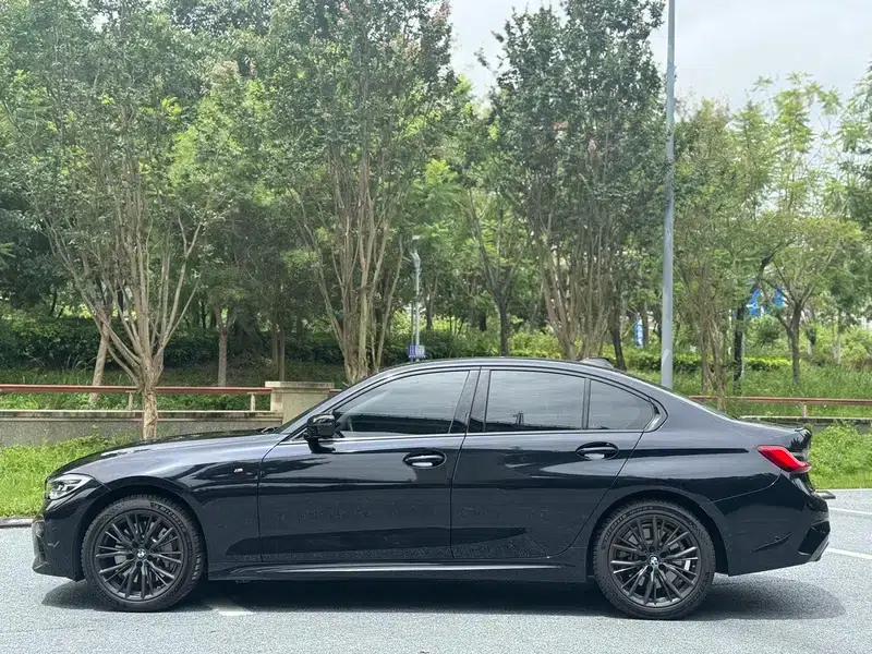 2020 BMW 3 Series 330i M Sport Shadow Edition — миниатюра 3