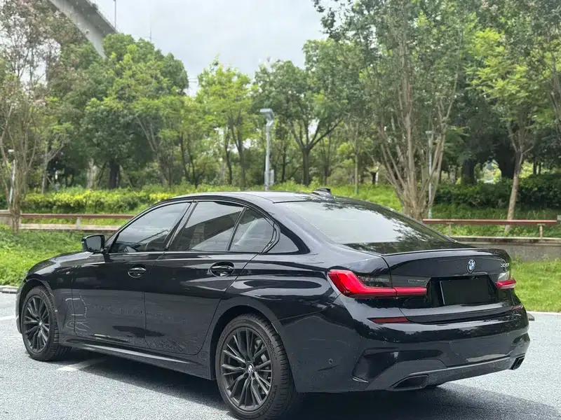 2020 BMW 3 Series 330i M Sport Shadow Edition — миниатюра 4