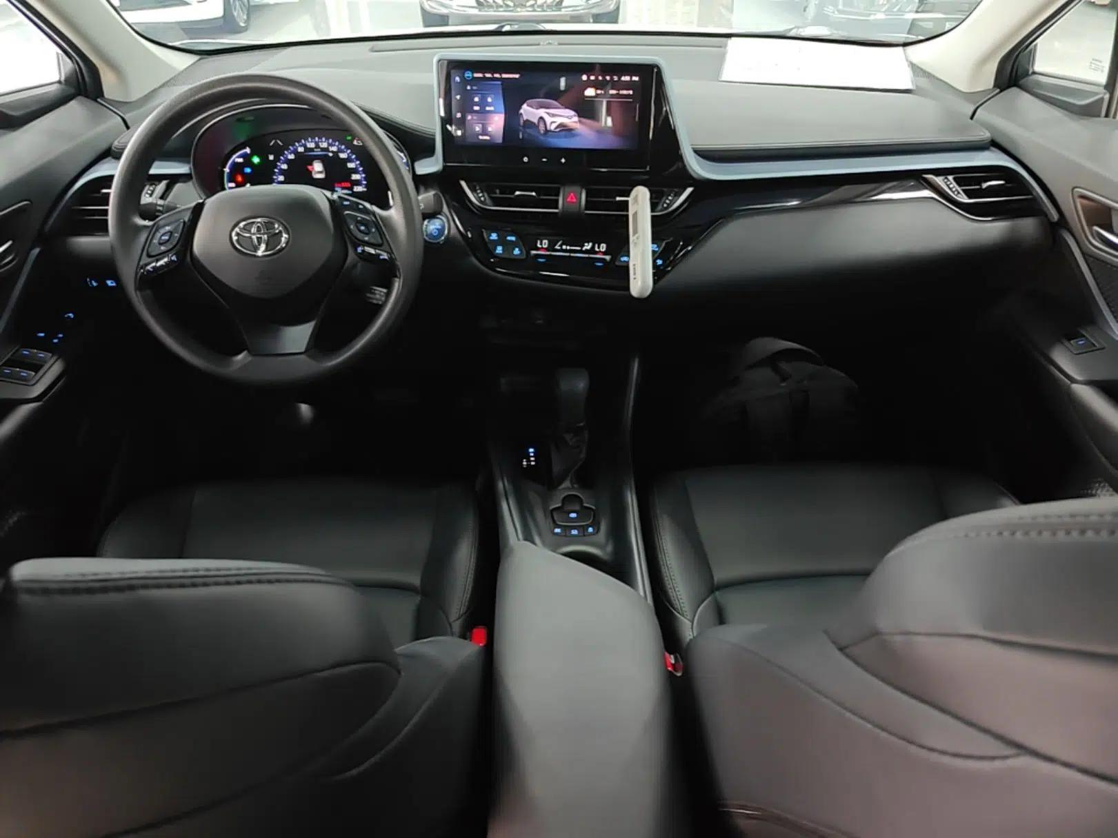 Toyota IZOA 2023 Dual-Motor 2.0L Yixiang Edition — миниатюра 17
