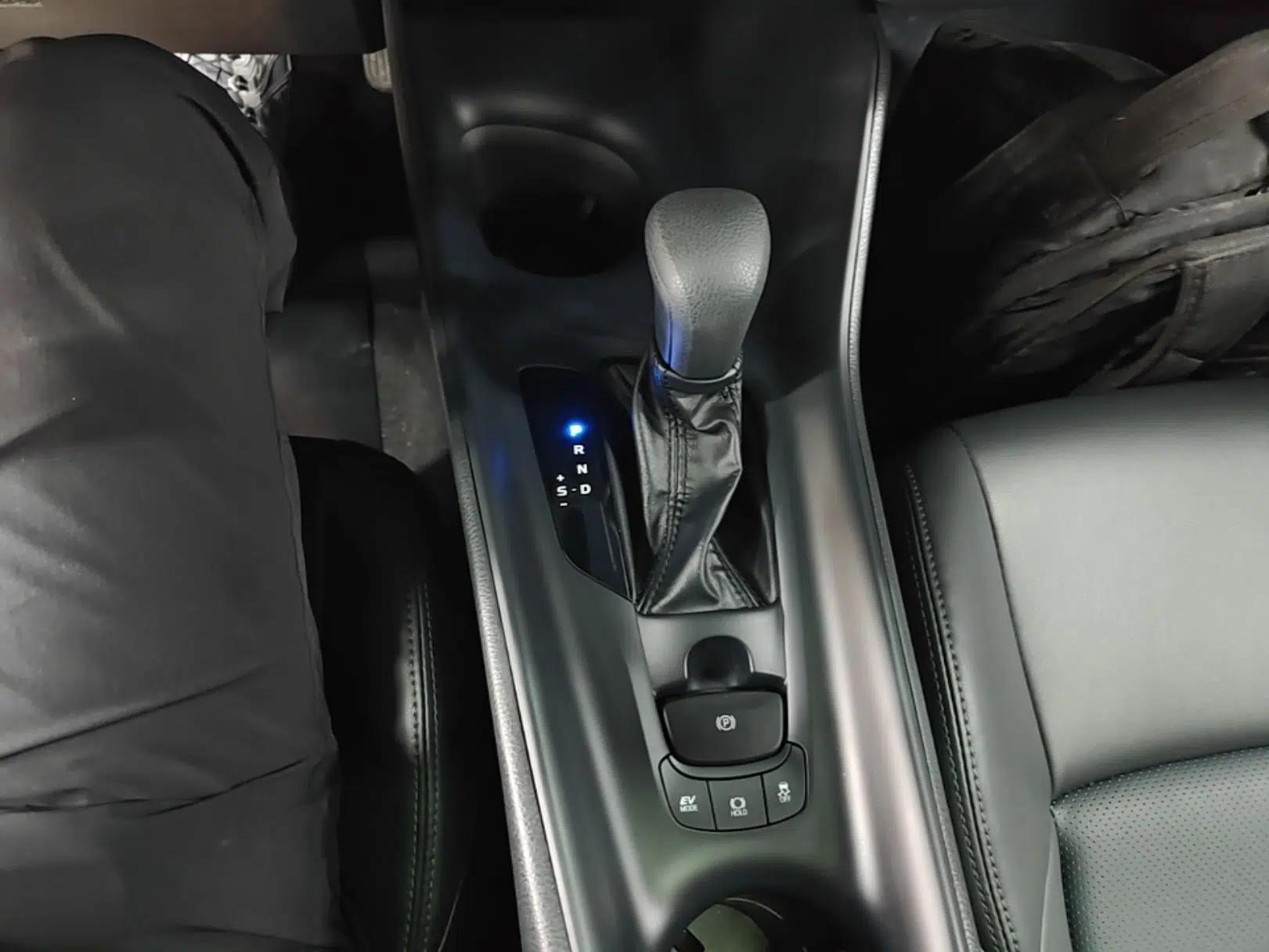Toyota IZOA 2023 Dual-Motor 2.0L Yixiang Edition — миниатюра 21