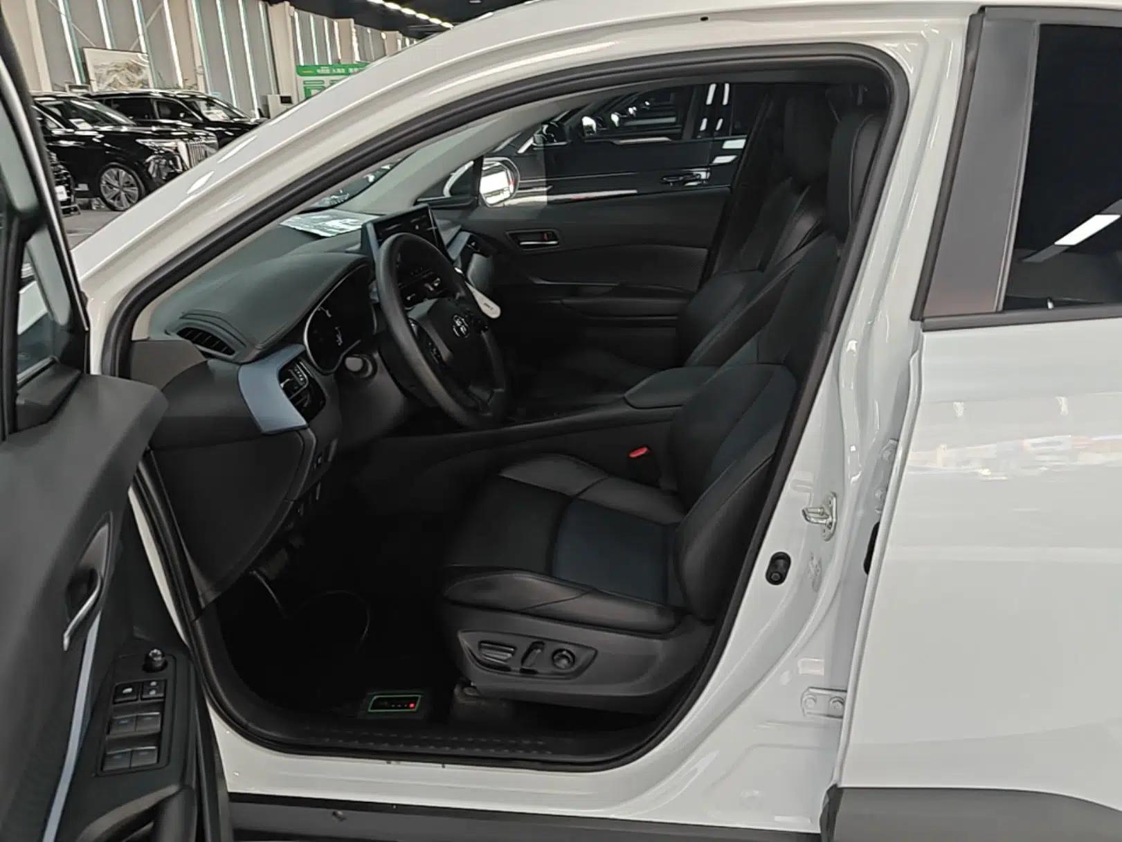 Toyota IZOA 2023 Dual-Motor 2.0L Yixiang Edition — миниатюра 23