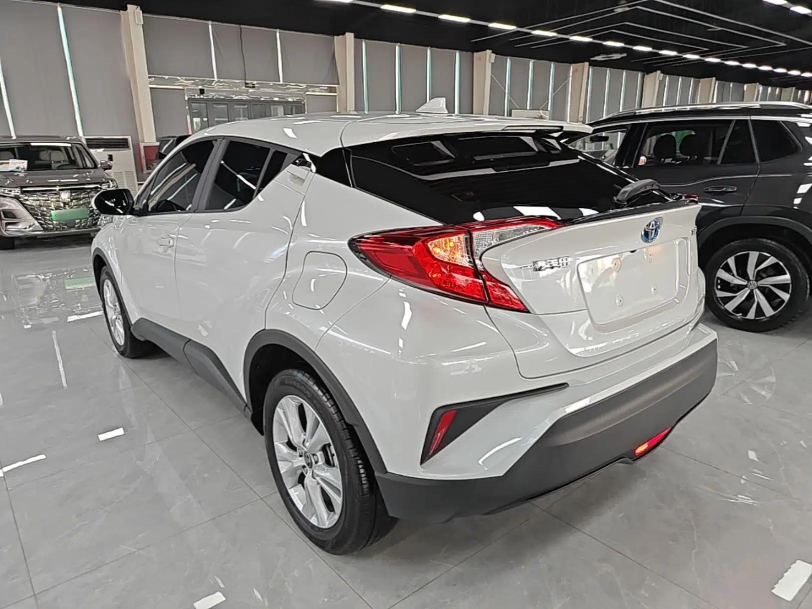 Toyota IZOA 2023 Dual-Motor 2.0L Yixiang Edition — миниатюра 4