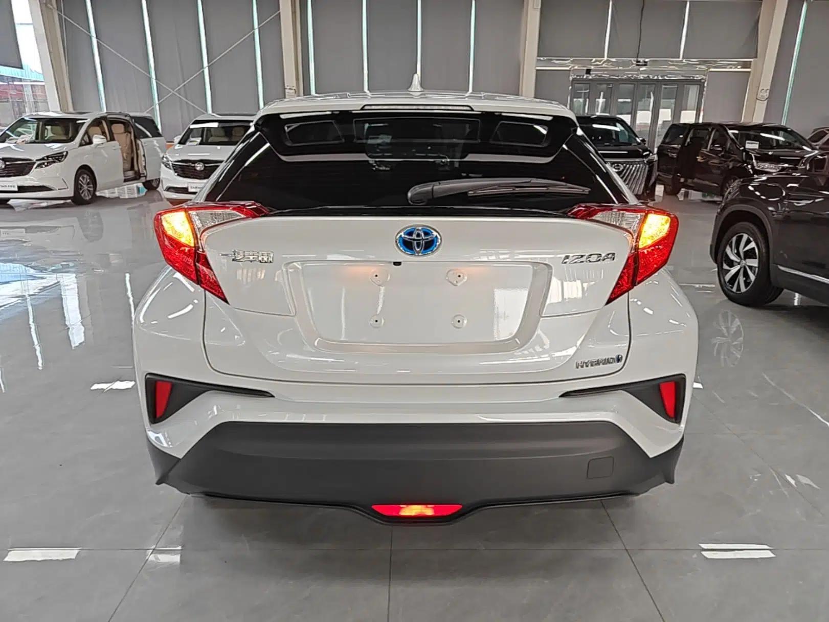 Toyota IZOA 2023 Dual-Motor 2.0L Yixiang Edition — миниатюра 5