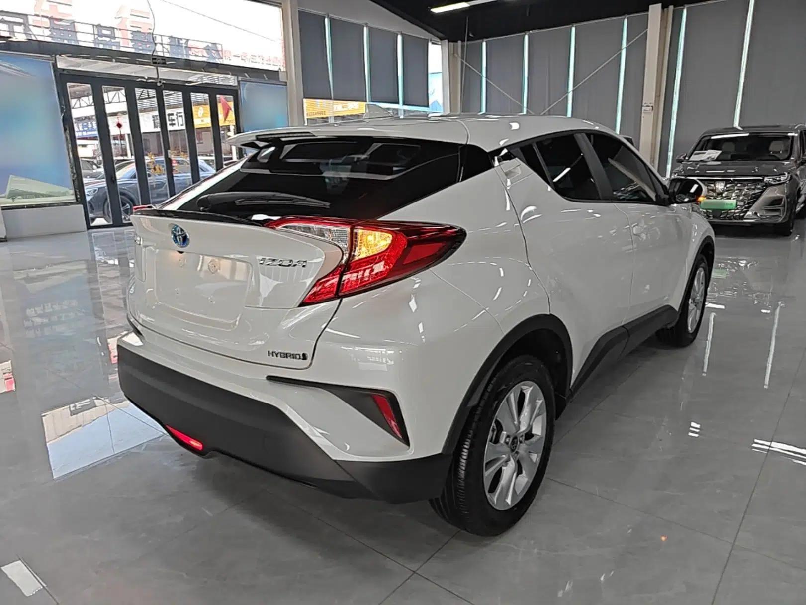 Toyota IZOA 2023 Dual-Motor 2.0L Yixiang Edition — миниатюра 6