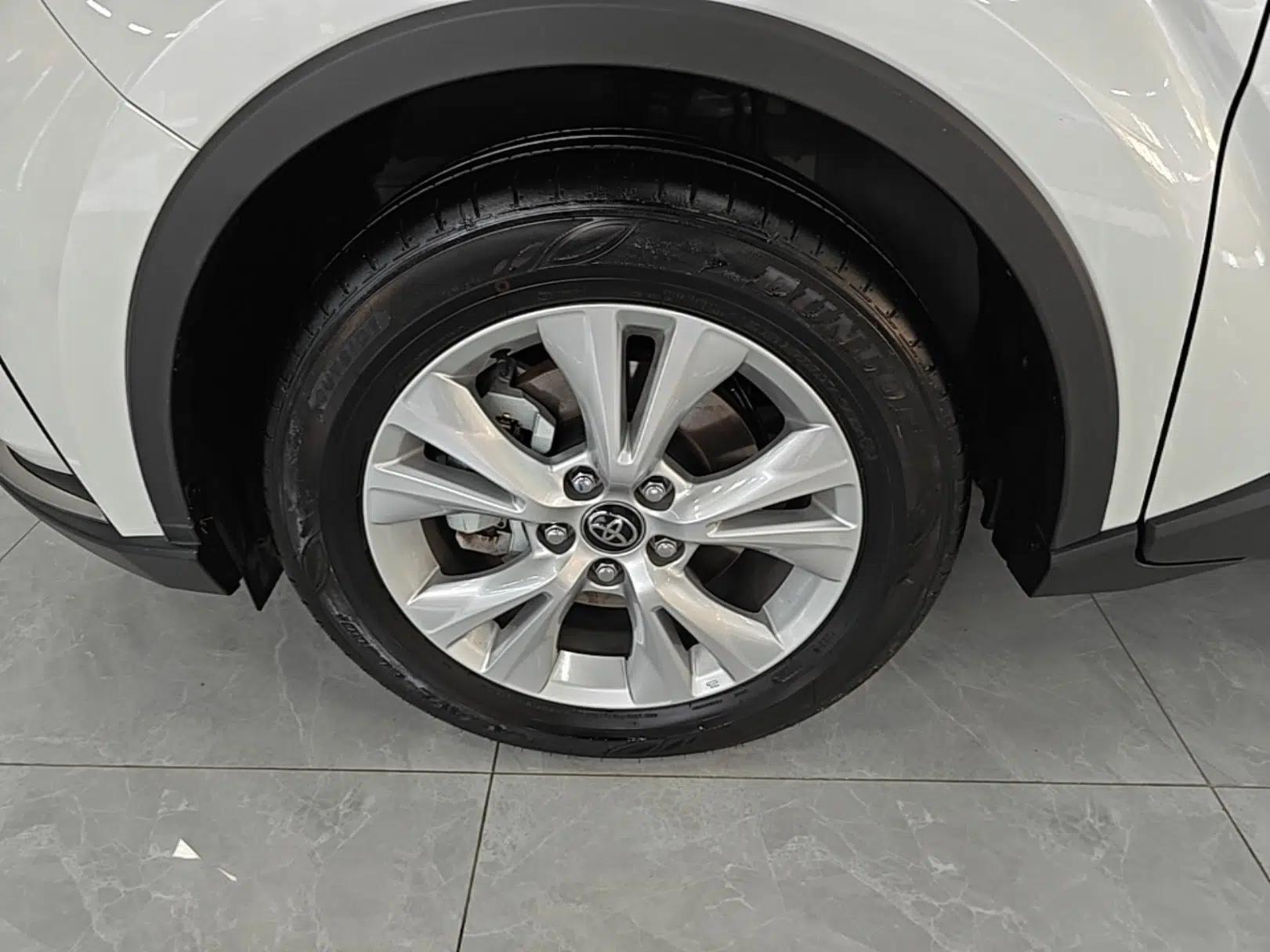 Toyota IZOA 2023 Dual-Motor 2.0L Yixiang Edition — миниатюра 10