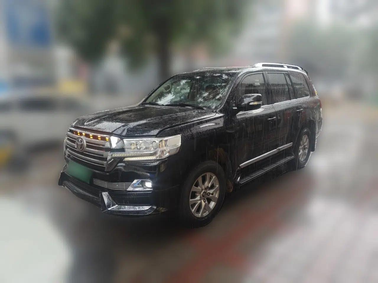 Toyota Land Cruiser 2017 5.7L VX-R Middle East — миниатюра 1